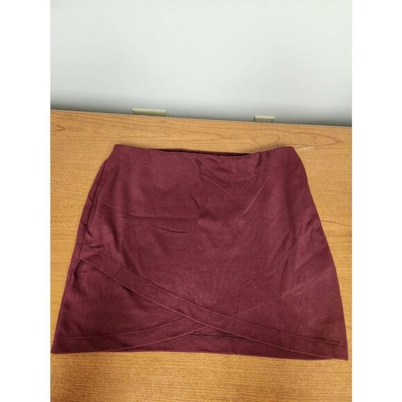 S.O. Burgundy XL skirt - Picture 2 of 5